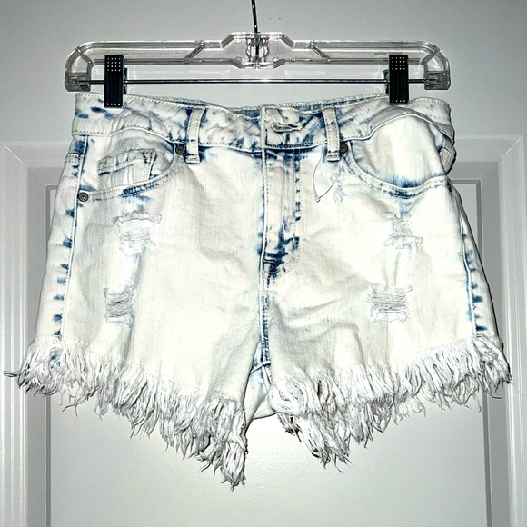 White wash Jean short from altard state. - Picture 2 of 3